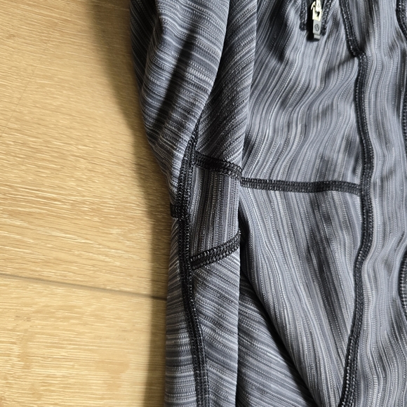 Lululemon Run Top Speed Crop Cyber Stripe Coal size 10 - Picture 12 of 15